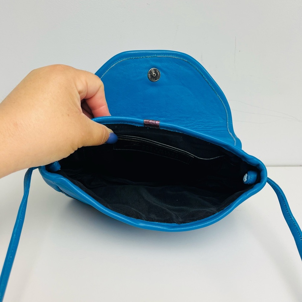 Bright Turquoise Leather with Abstract Detail Crossbody - Picture 4 of 12